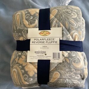 Berkshire polar reverse fluffie throw